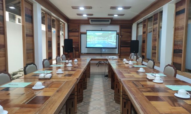 infinity-corporate-air-conditoned-meeting-room